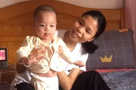 7个月宝宝终于学会站立，是不是有点晚了，很多宝妈都说发育迟缓视频封面