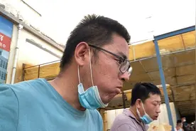 郑州装卸工一天1000块，凌云和大毛10个小时卸了15吨，当天结工资视频封面