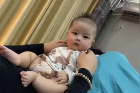 人狠话不多，熬夜小帅哥！6块小腹肌两块胸肌给力吧😂视频封面
