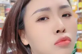 老板娘身体不舒服，看着难受视频封面