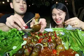 泰国夫妇今天吃，泰式田螺 酸辣套餐系列配绿化带各种脆脆