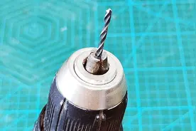 电钻夹头已经夹到最紧了，还是卡不住钻头怎么办？不花钱教你解决视频封面