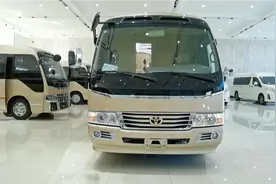 丰田考斯特七座商务旅居车，带床带卫生间的大型旅行车，团队出行视频封面