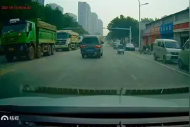 石家庄: 建议严格管理渣土车，严重影响市容市貌！视频封面