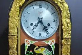 《蝴蝶》圆头座钟，湖北广济钟厂产，已保养，走时准，打点行！！