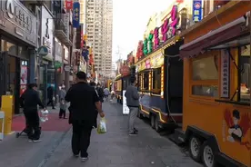 星期天走马观花逛乌鲁木齐经济技术开发区万达金街视频封面
