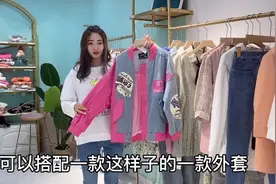 春季黑色带帽卫衣，搭配牛仔小胯裤，时尚潮酷还减龄！视频封面