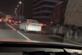 从深圳去广西3:00出发，现在还堵在高速路上已经过了五个小时了视频封面