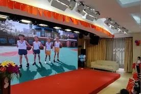 回到母校光启小学，奥运冠军陈芋汐给班主任送上大大的拥抱图片