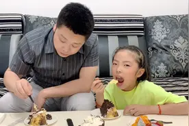 晴宝给姥姥买137元冰激淋，和爸爸吃蛋糕时还说了啥，妈妈超感动