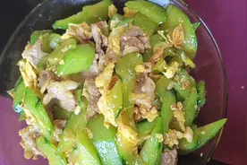家常菜，鸡蛋炒青瓜肉，只需要要十五元的一道营养菜。视频封面
