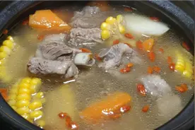 排骨汤这样做汤最好喝，汤鲜味美，喝一次就会爱上