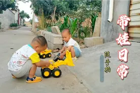 一个人带双胞胎不容易呀，尤其迎来了2周岁，进入新的育儿阶段视频封面