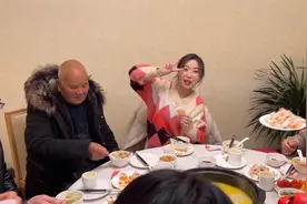 大表姐又迎来娘家人，和公婆一起招待，一家人开心又热闹视频封面