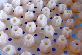 想吃水晶包不用出去买，教你在家做， 晶莹剔透又筋道，太好吃了