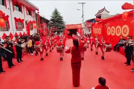 山西煤老板嫁女，十万元请来的专业乐队演出，全国都少见啊！视频封面