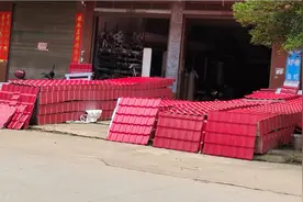 夏日炎炎，平顶房增加隔热层既防暑又防漏一举多得视频封面