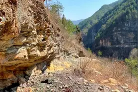 陕西这个地方玉石遍地，洛南村民捡到1吨重怪石，被我收入囊中视频封面