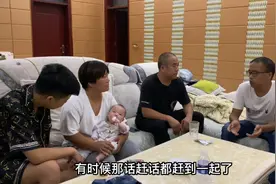 爸爸和妈妈在家里吵架，伯伯出车回来第一时间来劝说，家和万事兴视频封面