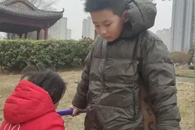 哥哥一点都不让妹妹，真是愁人，视频封面