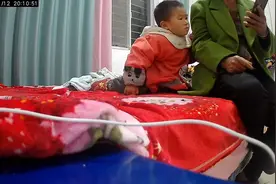 让孩子玩手机，吸二手烟，每次说都不管用，大家有没有好办法？视频封面