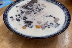 糖水是广东的特色美食，品种繁多，广东人一年四季都喜欢吃糖水。视频封面