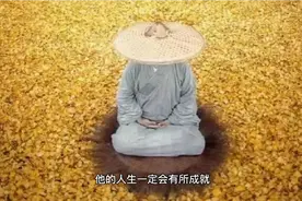 所有人都在淘金，他却在卖水视频封面