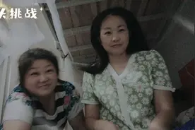 湖北大姐宿舍里四大美女，争先恐后争当光头，笑得不亦乐乎……视频封面