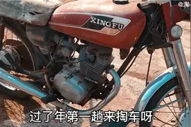 下乡淘老款古董摩托车，收台94年幸福125A，拆台进口本田二冲踏板视频封面