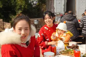 团年饭吃的是气氛，亲戚朋友一起帮忙做饭，家族和睦指数瞬间拉满视频封面