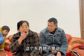 老周夫妻为儿子找不到女朋友发愁，老周决定买大鱼挂门口，等媒婆视频封面
