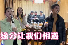 兄弟姐妹一起聚会，小敏现场演唱一首情歌，小敏的歌声让人陶醉视频封面