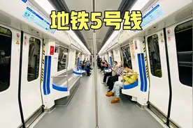 南宁市地铁轨道5号线，12月16号正式开通运营，现场打卡的人真多视频封面