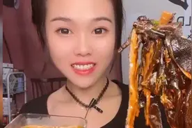 刚出炉的麻辣牛百叶拌海带丝，香味十足，睇到口水直留