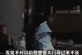 男人被吊在房顶，无助的看着女友被欺负视频封面