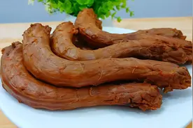 想吃麻辣鸭脖在家就可以做，比外面买的好吃，麻辣鲜香，干净卫生视频封面