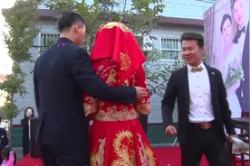 新郎结婚，哥们激动的说第一次第一次，礼花筒拧不开原来视频封面