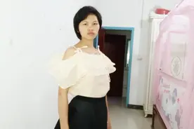 小妹没什么衣服，好心人送了一些，网友们帮小妹看看哪件搭配好看视频封面