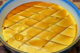 鸡蛋羹用凉水还是热水？蒸几分钟？教你方法比例，出锅比豆腐都嫩