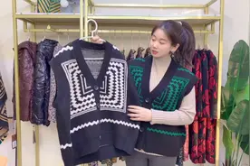 30-60岁女性怎样穿搭更减龄？搭配韩式羊毛小马甲，精致又大方视频封面