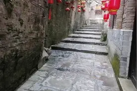 你见过歪门邪道的门吗？在我们黔东南的镇远呢！。视频封面