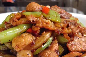厨师长教你辣椒炒肉的家常做法，步骤详细，肥而不腻下酒又下饭视频封面