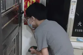 不愿意去学校的小学生精神病发病过程视频封面