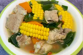 夏天天热多喝汤，试试裙带菜排骨汤，汤鲜味美，营养丰富又好喝