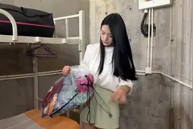 底层打工人真实生活：每天工作9小时无假期，挤在5平米宿舍，压抑视频封面