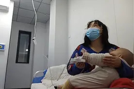 几天了都反复发烧，一天流三次鼻血，宝宝受苦妈妈担心视频封面
