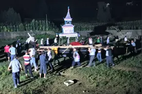 贵州省安顺市平坝区齐伯镇关口村老人过世丧葬仪式中打牛仪式视频封面