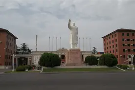 中国一拖——共和国农机工业的长子，我国第一台拖拉机就诞生于此视频封面