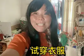 小崔戴假发试穿衣服，从100斤穿到130斤，150斤体格差点衣服撑叉视频封面