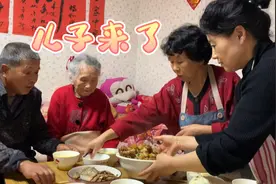 不管多久不见，百岁老妈一眼就能认出自己的儿子，其他谁都不认识视频封面